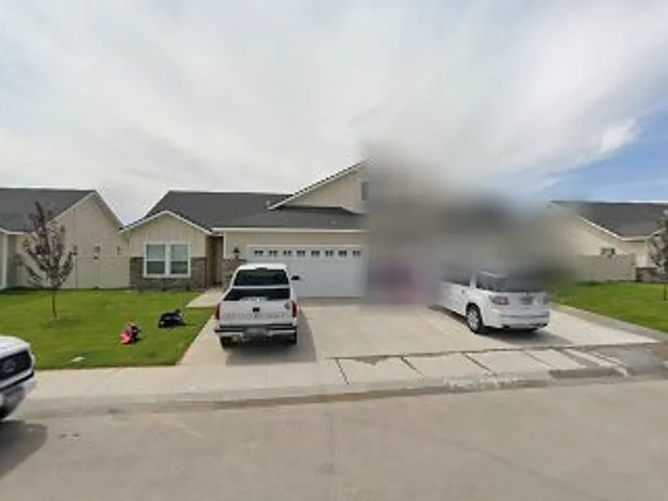 745 Shadowleaf Ave