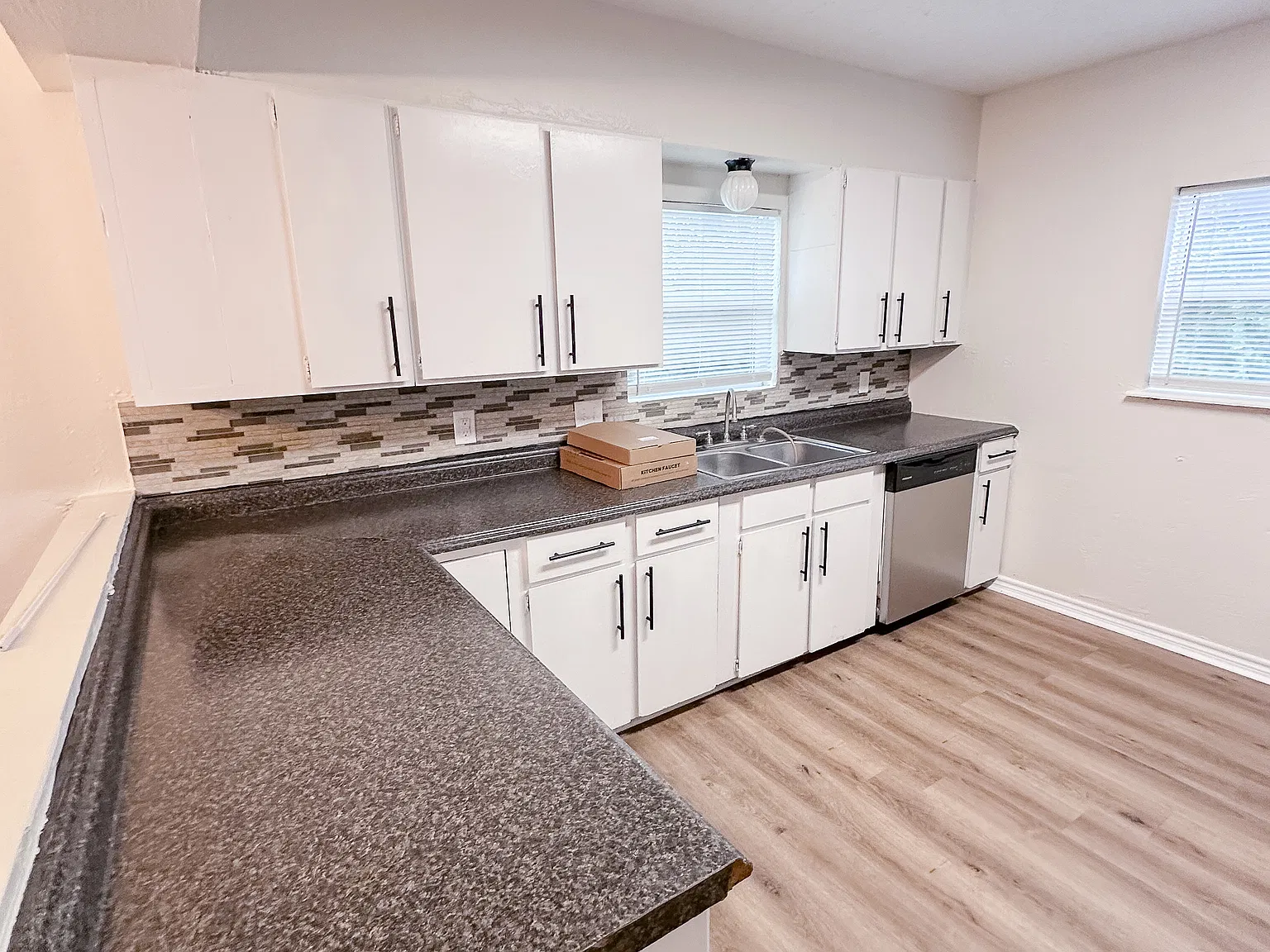 3 bed, 1360 sqft, $950 — Photo 3