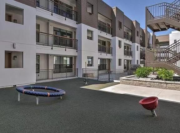 2nd image of 2585 El Camino Real APT 220