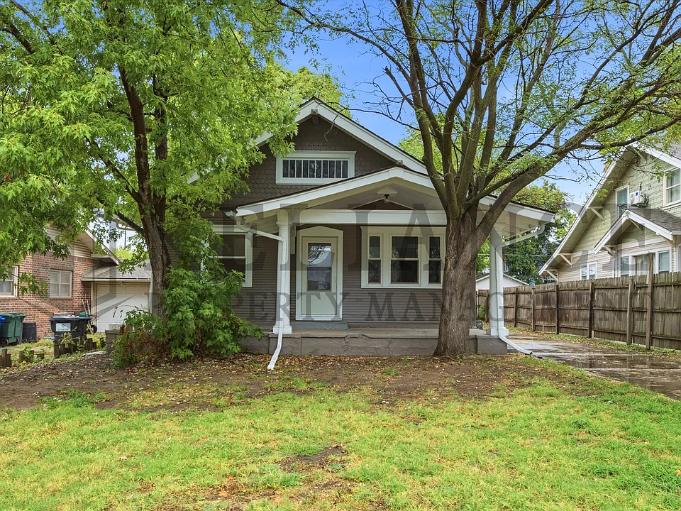 3306 Country Club Pl
