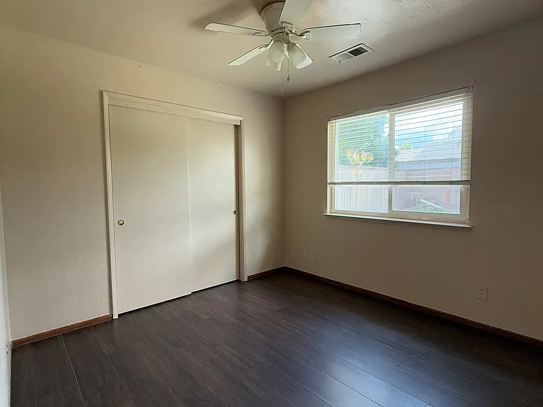 711 W Robin Ave — Photo 8