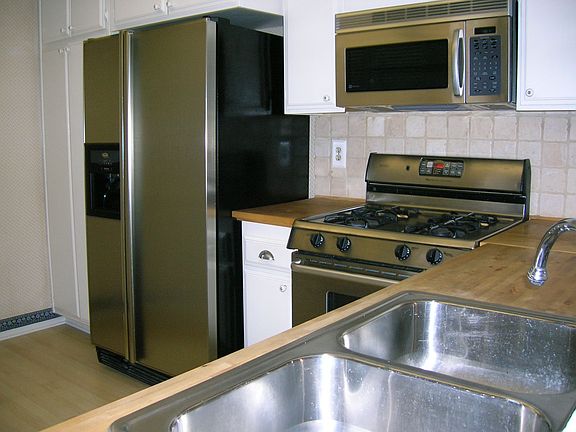 Kitchen w/stainless steele appliances