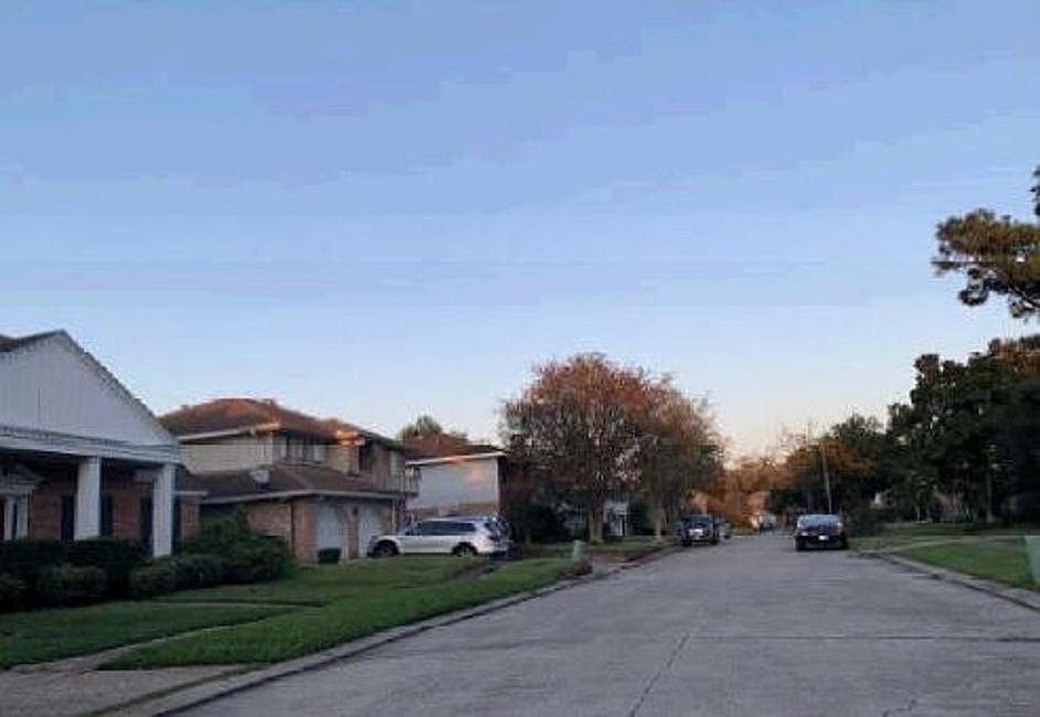 Exterior Neighborhood (street photo)