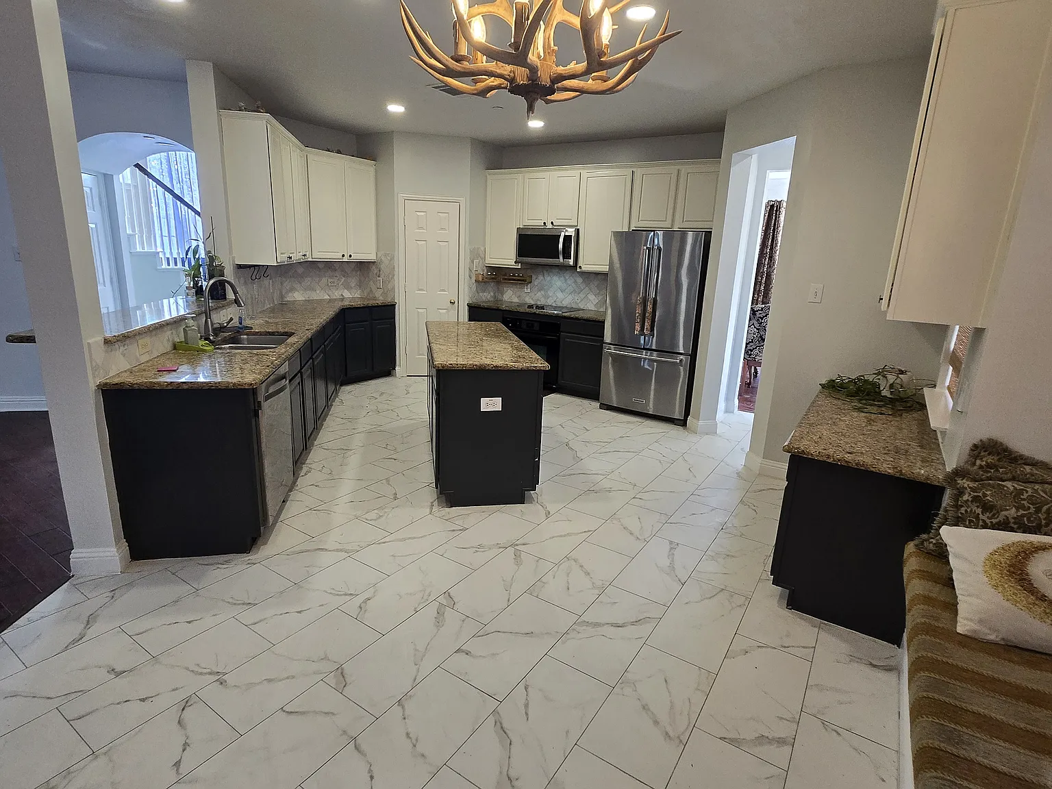 4 bed, 2721 sqft, $3,400 — Photo 1