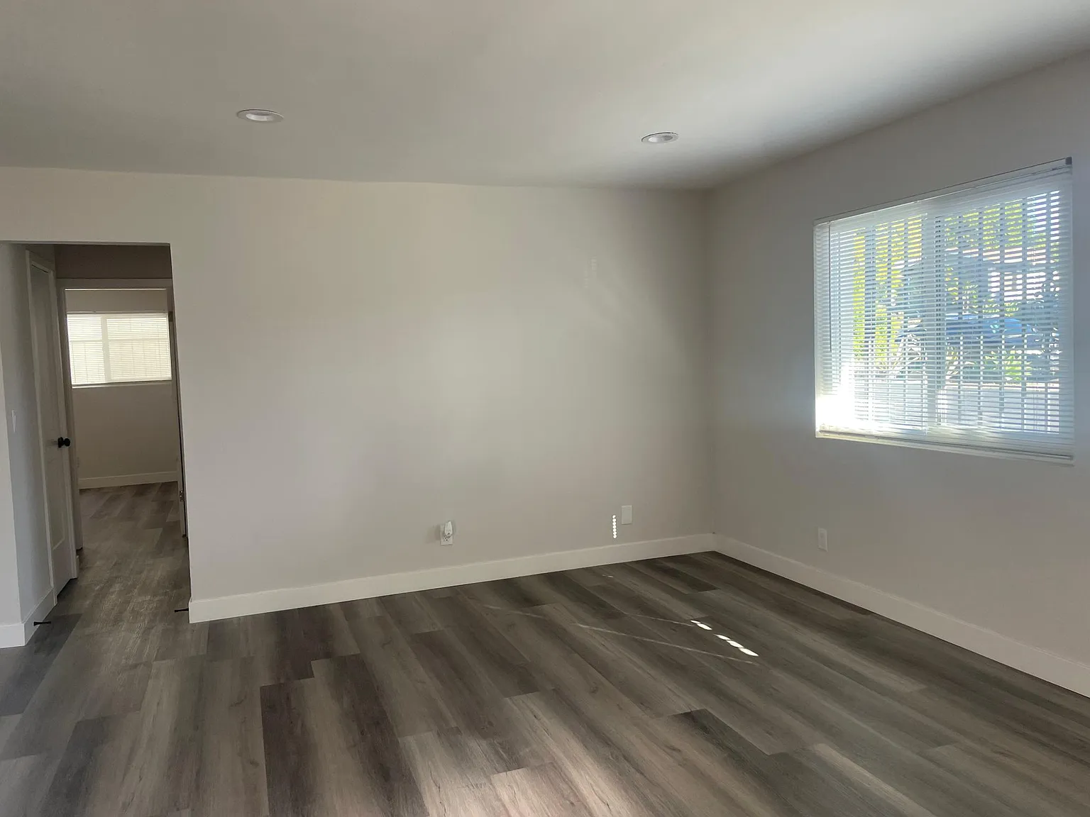 2 bed, 900 sqft, $3,295 — Photo 4
