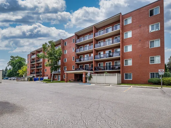 131 Taunton Rd E #304, Oshawa, ON L1G 3T8