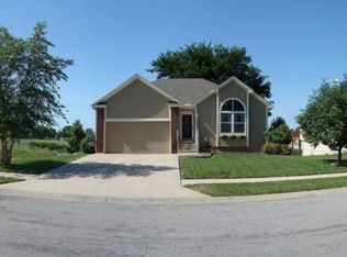 2600 NE Horseshoe Dr, Lees Summit, MO 64086