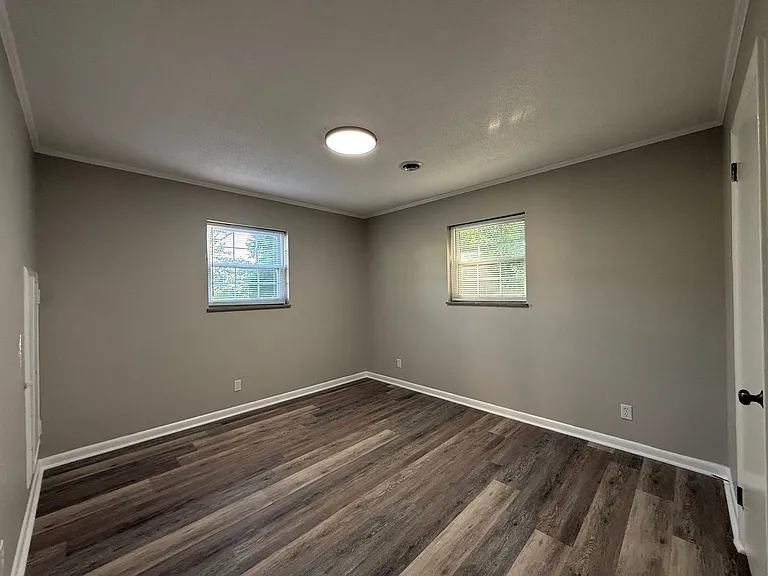104 Skyview Dr — Photo 8