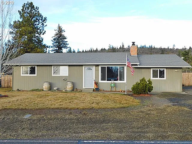 521 NE High St photo 1