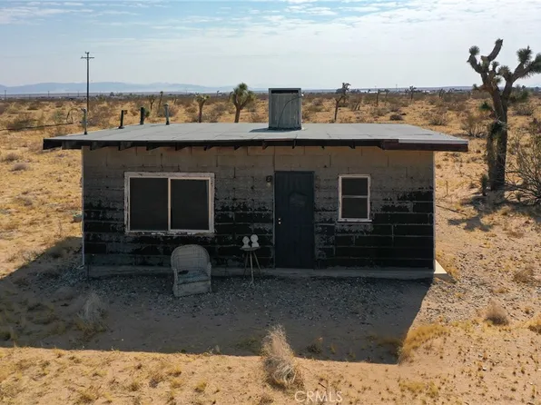1 Mitch Rd, Landers, CA 92285