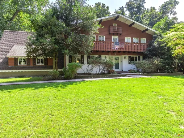 1 Valleywood Court W, Head Of The Harbor, NY 11780