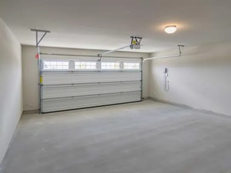 204 Rollingwood Dr — Photo 24