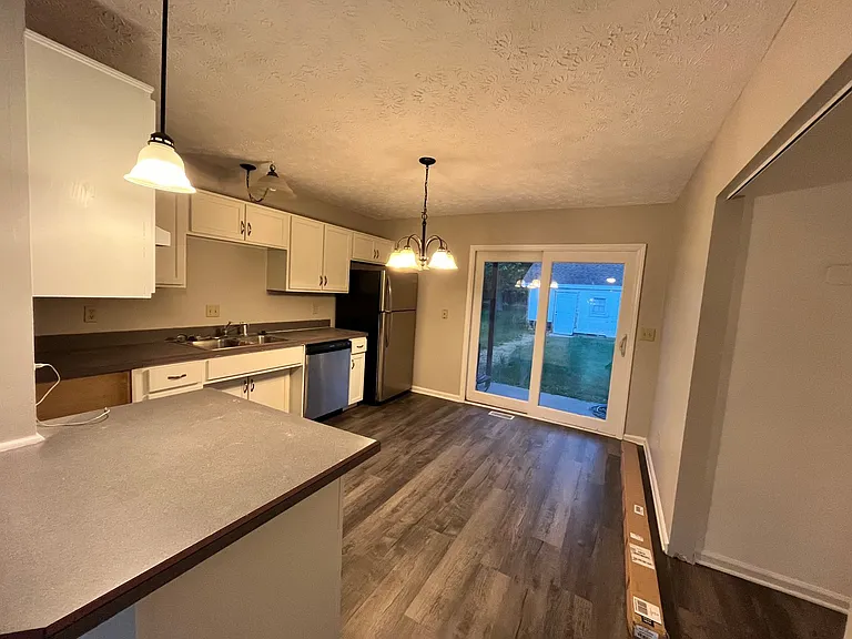 679 Main St — Photo 3