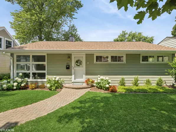 311 Garfield Ave, Libertyville, IL 60048