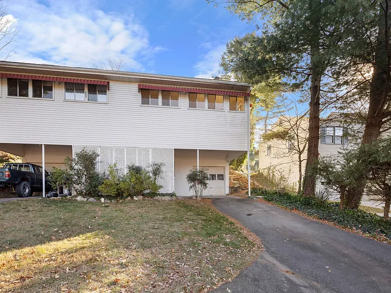 30 Lorraine Ave — Photo 17