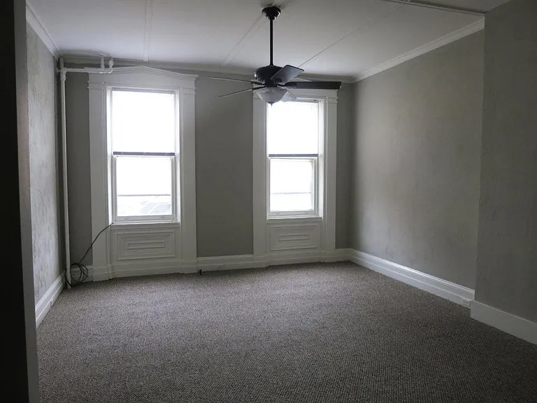 230 W Chestnut St #1 — Photo 3