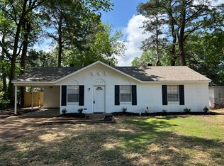 2725 Shady Grove Dr, Horn Lake, MS 38637
