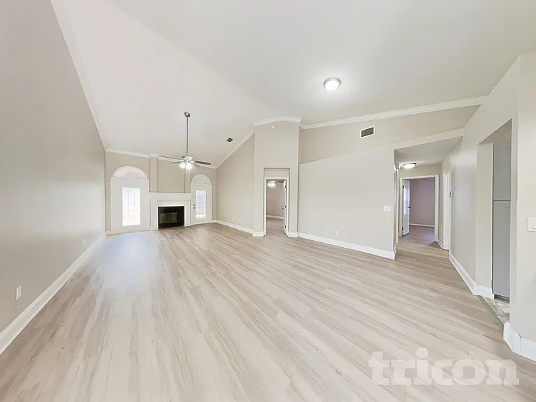 10630 Satinwood Cir — Photo 2