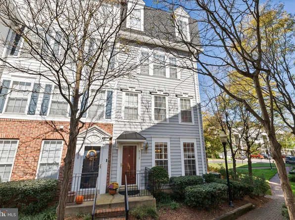 5112 English Ter, Alexandria, VA 22304