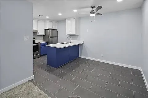 2 bed, 1.5 bath, 1100 sqft, $1,300 — Photo 3