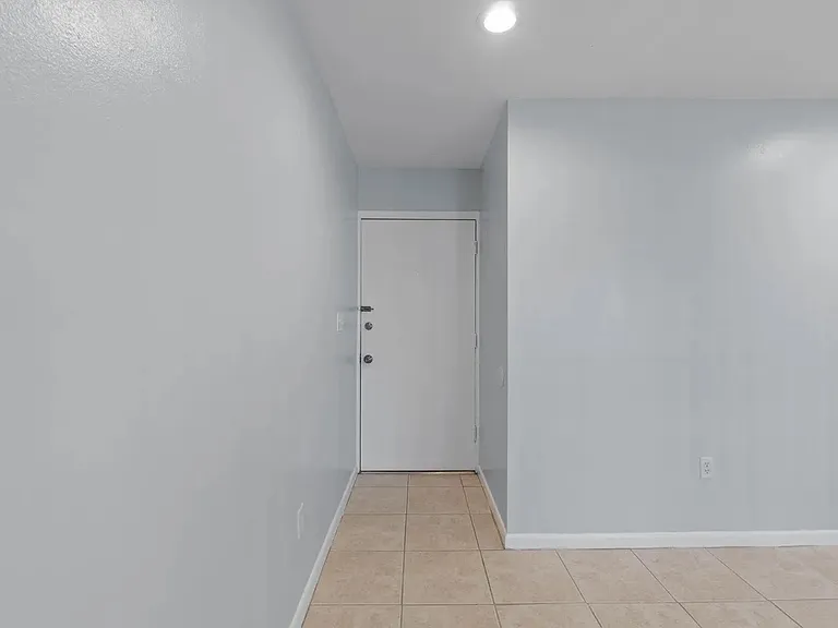 408 Marshall Ct NW #5 — Photo 6
