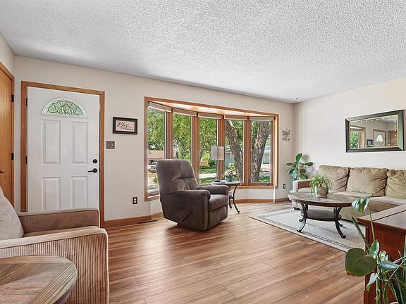 5th image of 5703 Aster Ln