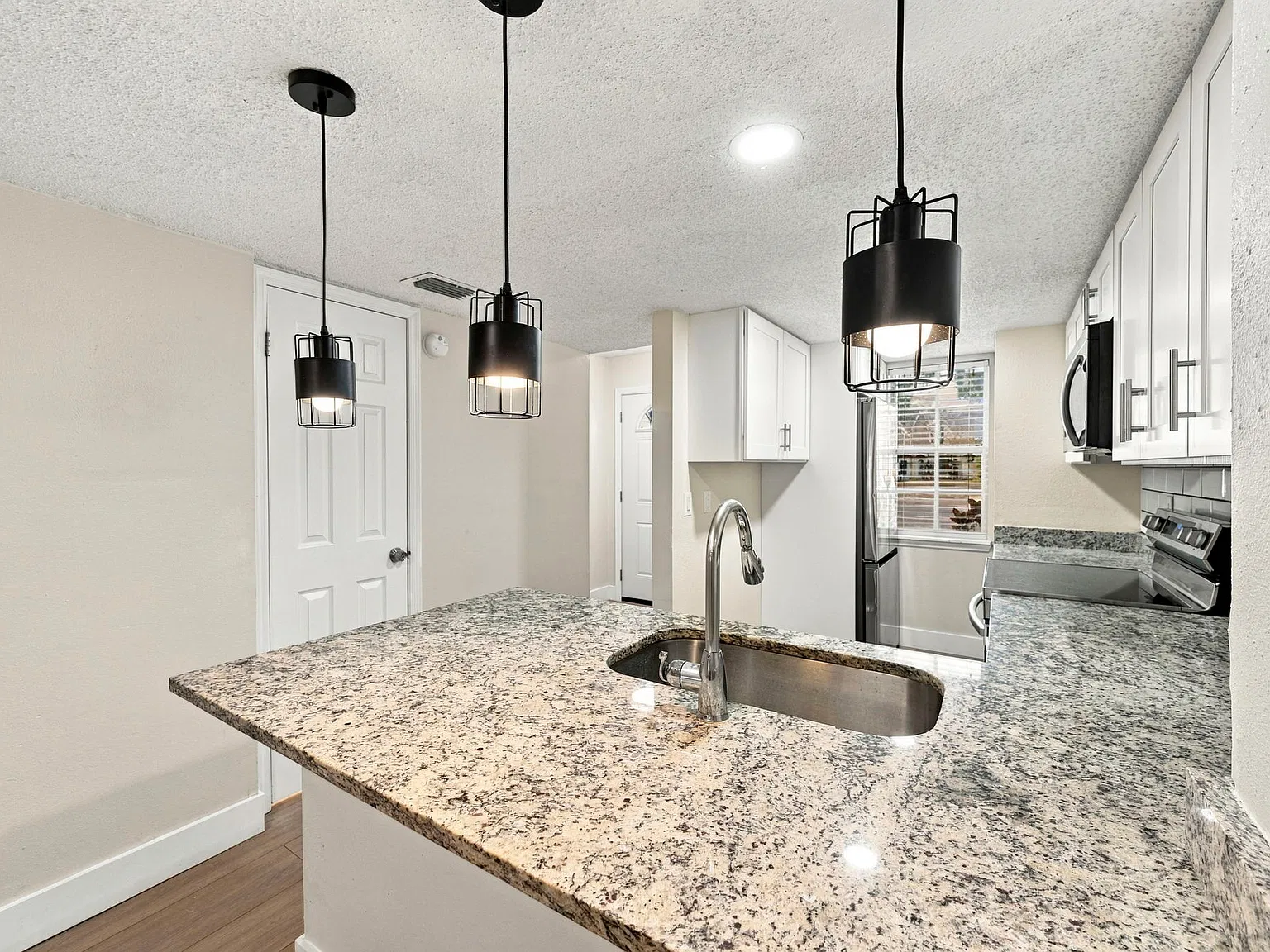 2 bed, 2.5 bath, 1110 sqft, $2,000 — Photo 4
