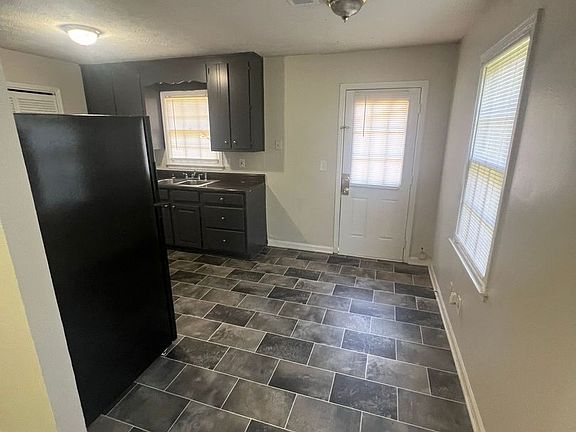 3rd image of 429-431 Freeport Dr