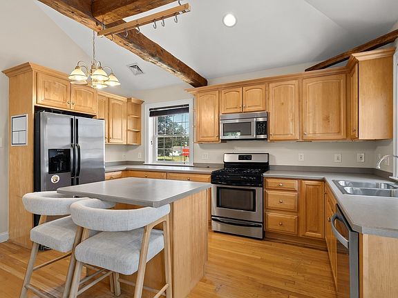 3rd image of 521 Washington St APT 3