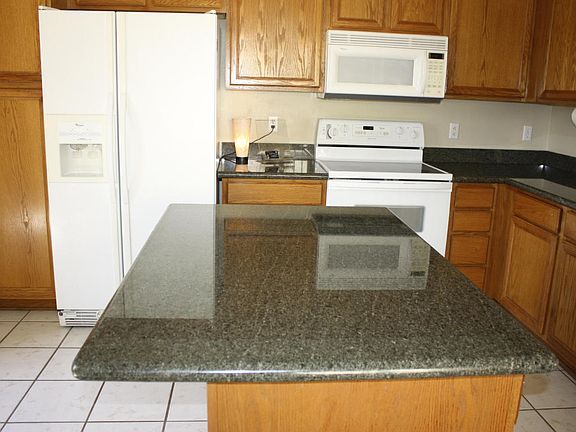 5th image of 1620 E Tremaine Ave