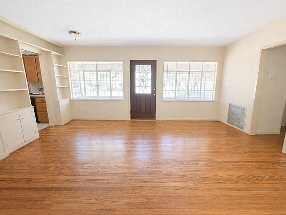3rd image of 903 Lamonte Ln