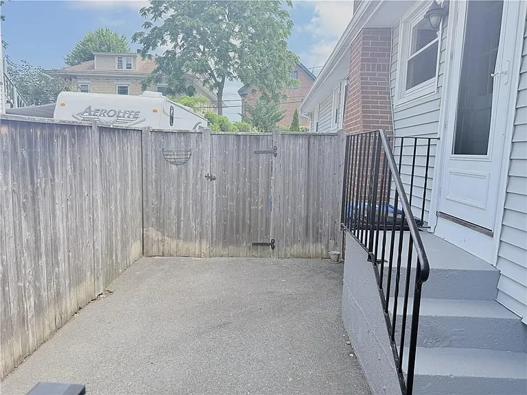 25 Thurston Ave #B — Photo 26