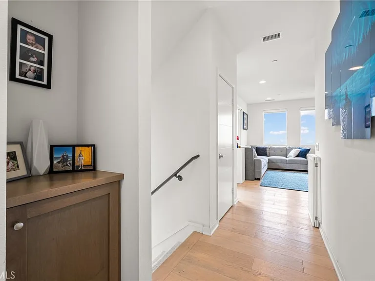 1068 Hampton Dr — Photo 32