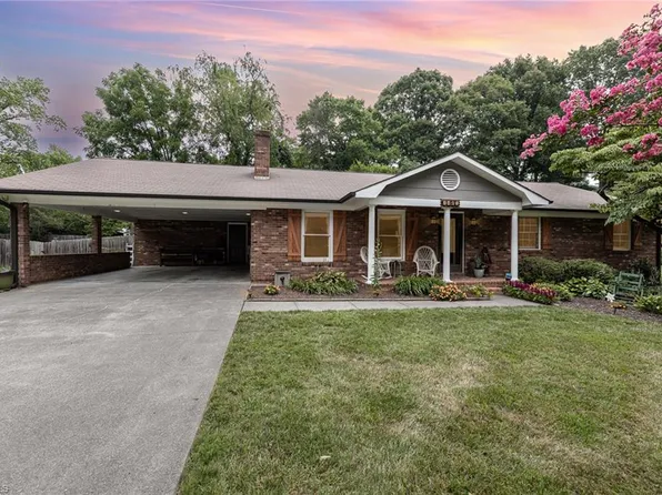 5547 Alma Dr, Winston Salem, NC 27105