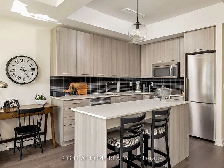 105 George St E #1912 — Photo 3