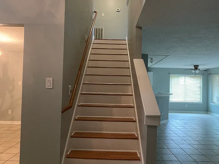 1401 Helmsley Dr — Photo 23