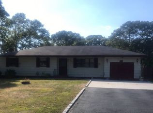 126 Floyd Rd, Shirley, NY 11967