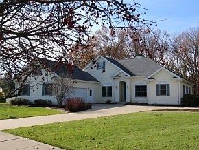 1st image of 3121 Oakwood Dr