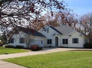 3121 Oakwood Dr, Charleston, IL 61920