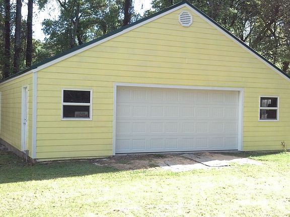 Free standing garage