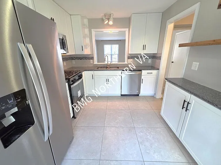 301 Bridle Crest Sq NE — Photo 4