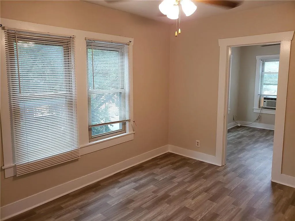 1 bed, 1.0 bath, 468 sqft, $1,300 — Photo 2