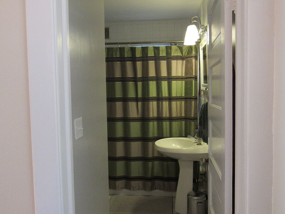 2nd image of 1509 Versailles Ave