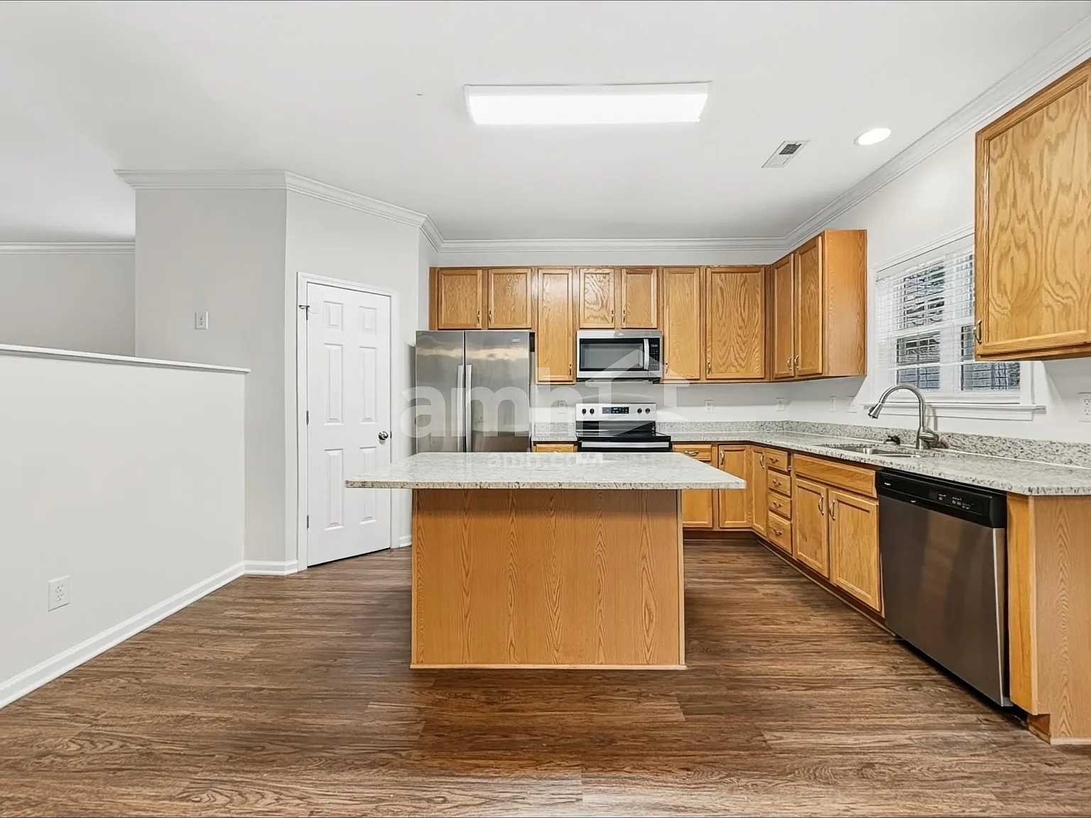 3 bed, 2.5 bath, 2235 sqft, $2,255 — Photo 4