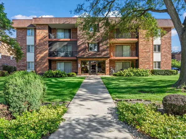 9114 W 140th St #204, Orland Park, IL 60462