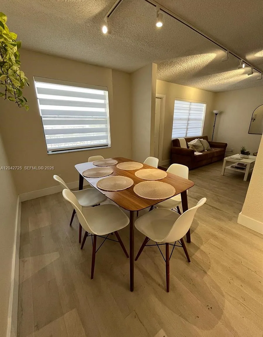 Palm Village Club Condo — Photo 1
