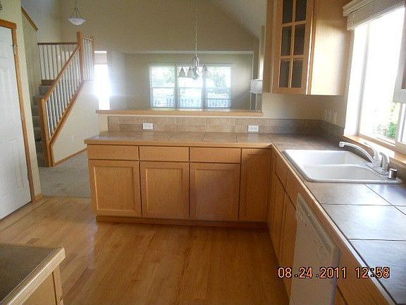 5th image of 5021 75th Ave NE