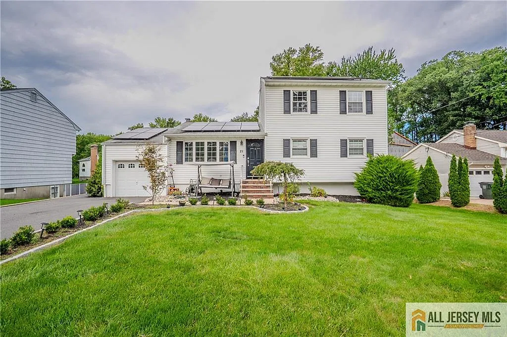 4 bed, 3.0 bath, 2100 sqft, $4,797 — Photo 2