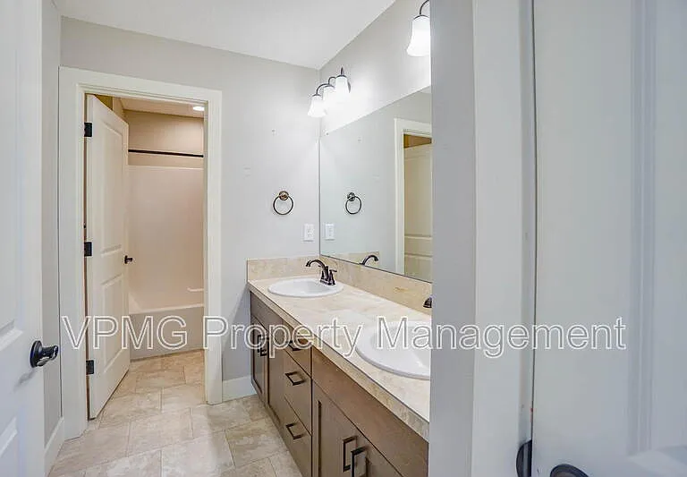 12501 NE 102nd Way — Photo 24