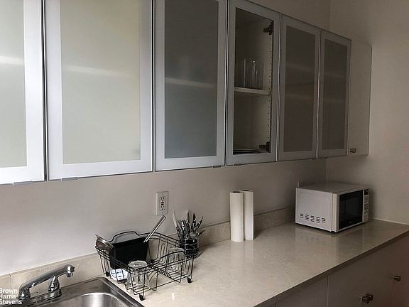 4th image of 205 W 103rd St APT 6F